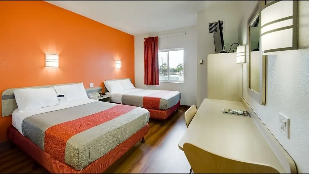 Hotel Motel 6-Brampton, On - Toronto